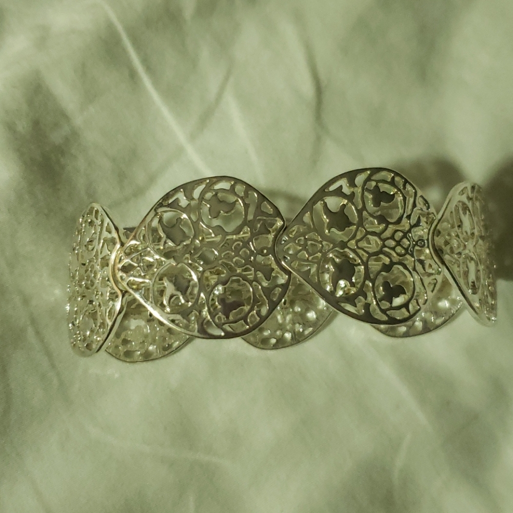 Silver bracelet stretches